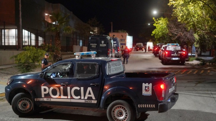Allanamientos en Mendoza: incidentes, heridos y un fuerte despliegue policial