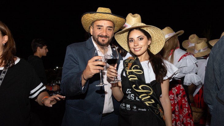 Fernando Ubieta acompañó a la reina en la Fiesta de la Cosecha 2026