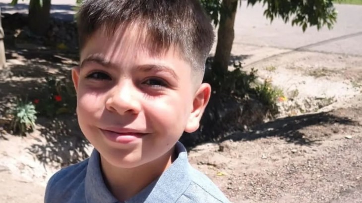 Tiene 8 años y necesita un audífono: su familia lanzó una campaña solidaria para poder comprarlo