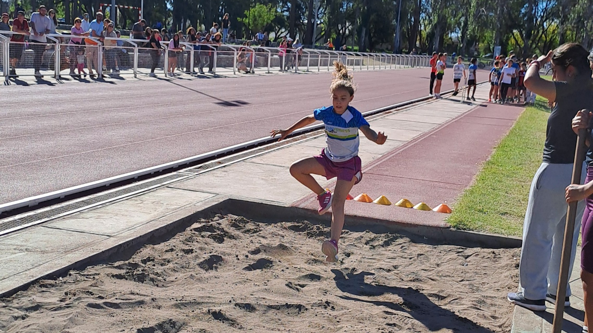 El Mini Atletismo reunió a más de 200 chicos en el Polideportivo 1