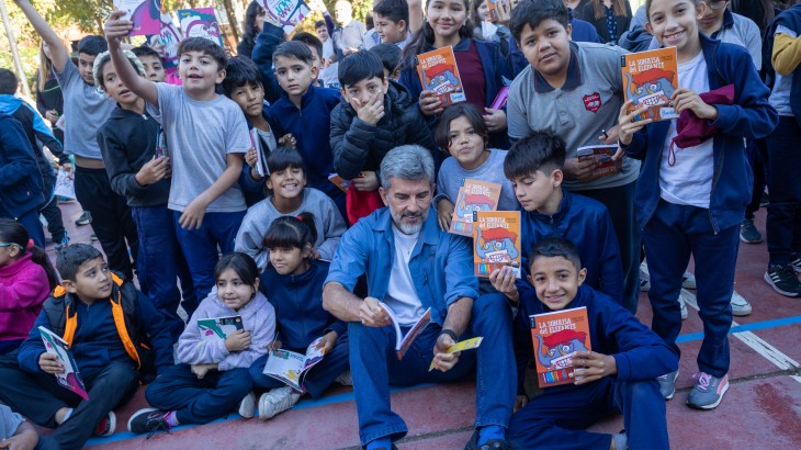 Ulpiano Suarez impulsó la entrega de libros y la incorporación de una biblioteca en la escuela Mariano Moreno