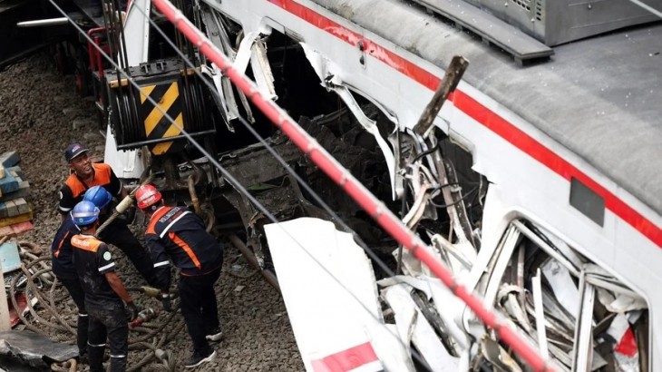 Tragedia en Indonesia: choque de trenes dejó al menos 14 muertos y más de 80 heridos