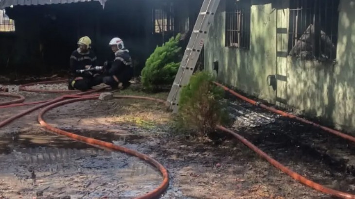 Incendio arrasó un salón de eventos y una casa en Luján