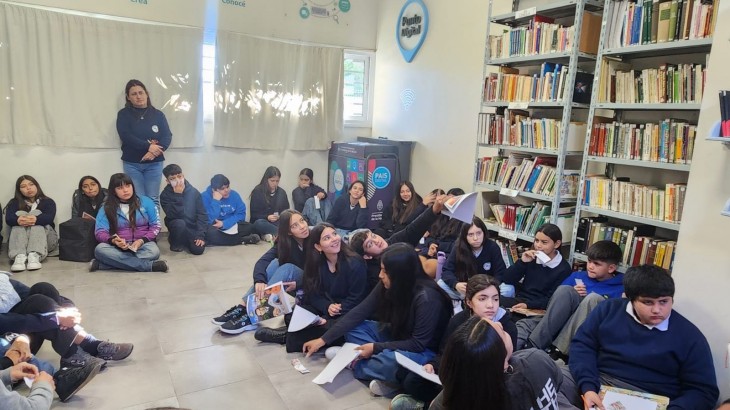 Más de 900 estudiantes participaron del Mes de la Lectura en Voz Alta en La Paz